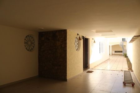 Garagem de casa para alugar com 8 quartos, 387m² em Alto da Lapa, São Paulo