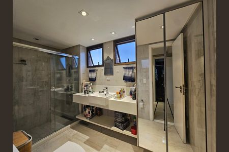 Apartamento para alugar com 320m², 3 quartos e 4 vagas Apartamento para alugar com 320m², 3 quartos e 4 vagasBanheiro da Suíte 2