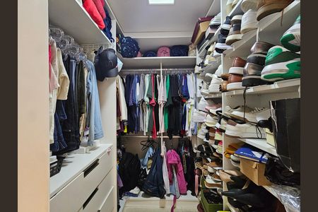 Apartamento para alugar com 320m², 3 quartos e 4 vagas Apartamento para alugar com 320m², 3 quartos e 4 vagasCloset da suíte