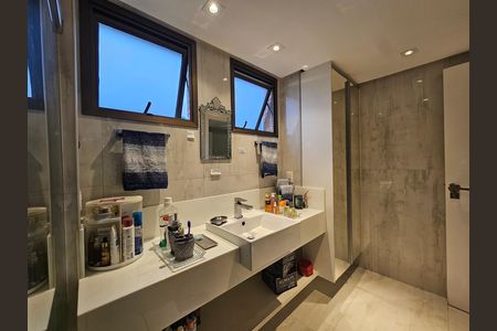 Apartamento para alugar com 320m², 3 quartos e 4 vagas Apartamento para alugar com 320m², 3 quartos e 4 vagasBanheiro da Suíte 2
