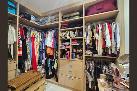 Apartamento para alugar com 320m², 3 quartos e 4 vagas Apartamento para alugar com 320m², 3 quartos e 4 vagasCloset da suíte