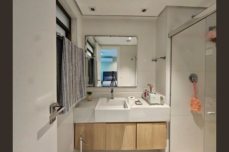 Apartamento para alugar com 320m², 3 quartos e 4 vagas Apartamento para alugar com 320m², 3 quartos e 4 vagasBanheiro da Suíte 1