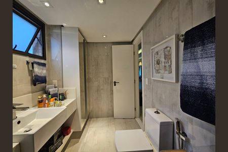 Apartamento para alugar com 320m², 3 quartos e 4 vagas Apartamento para alugar com 320m², 3 quartos e 4 vagasBanheiro da Suíte 2