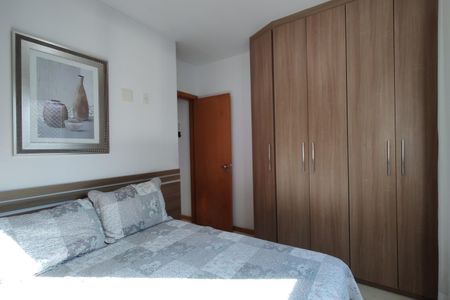 Apartamento à venda com 101m², 3 quartos e 2 vagas Apartamento à venda com 101m², 3 quartos e 2 vagasQuarto 2 - Armários