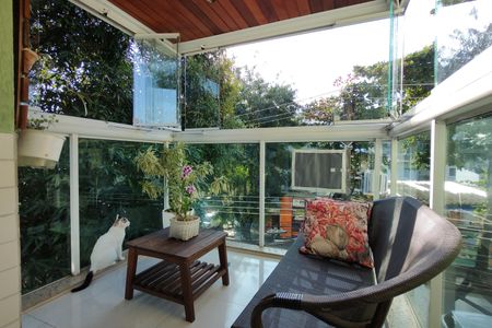 Apartamento à venda com 101m², 3 quartos e 2 vagas Apartamento à venda com 101m², 3 quartos e 2 vagasVaranda