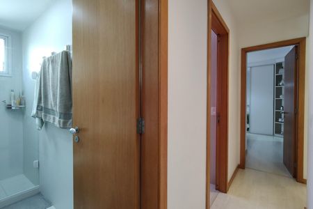 Apartamento à venda com 101m², 3 quartos e 2 vagas Apartamento à venda com 101m², 3 quartos e 2 vagasBanheiro Corredor