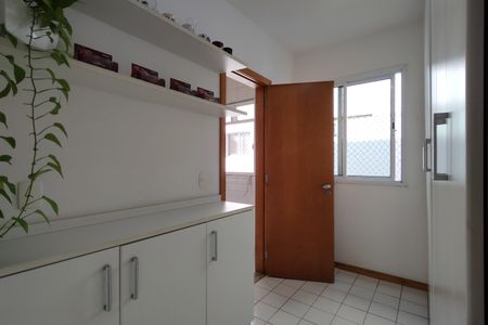 Apartamento à venda com 101m², 3 quartos e 2 vagas Apartamento à venda com 101m², 3 quartos e 2 vagasQuarto de Serviço