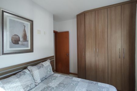 Apartamento à venda com 101m², 3 quartos e 2 vagas Apartamento à venda com 101m², 3 quartos e 2 vagasQuarto 2 - Armários