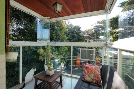 Apartamento à venda com 101m², 3 quartos e 2 vagas Apartamento à venda com 101m², 3 quartos e 2 vagasVaranda