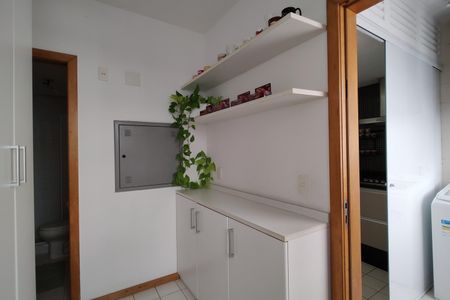 Apartamento à venda com 101m², 3 quartos e 2 vagas Apartamento à venda com 101m², 3 quartos e 2 vagasQuarto de Serviço