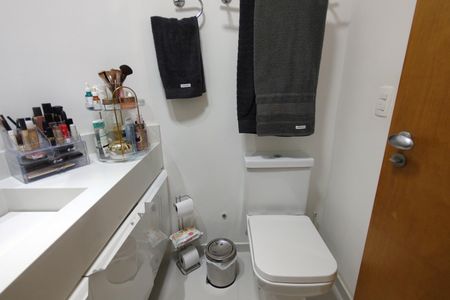 Apartamento à venda com 101m², 3 quartos e 2 vagas Apartamento à venda com 101m², 3 quartos e 2 vagasBanheiro da Suíte