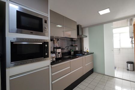 Apartamento à venda com 101m², 3 quartos e 2 vagas Apartamento à venda com 101m², 3 quartos e 2 vagasCozinha - Armários