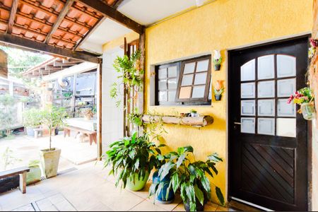 Casa para alugar com 80m², 2 quartos e 3 vagasQuintal