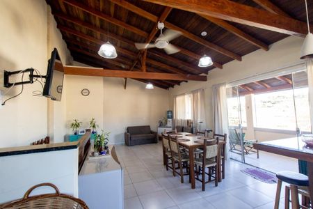 Casa à venda com 115m², 4 quartos e 2 vagas Casa à venda com 115m², 4 quartos e 2 vagasCozinha
