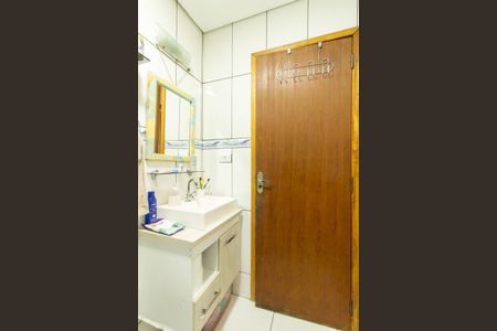 Casa à venda com 115m², 4 quartos e 2 vagas Casa à venda com 115m², 4 quartos e 2 vagasBanheiro Social