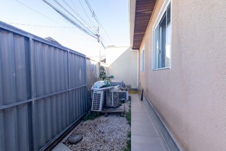Casa à venda com 115m², 4 quartos e 2 vagas Casa à venda com 115m², 4 quartos e 2 vagasÁrea externa
