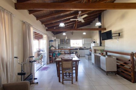 Casa à venda com 115m², 4 quartos e 2 vagas Casa à venda com 115m², 4 quartos e 2 vagasCozinha