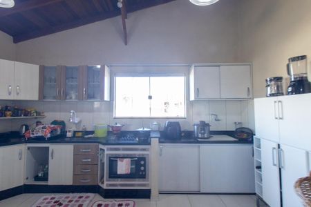 Casa à venda com 115m², 4 quartos e 2 vagas Casa à venda com 115m², 4 quartos e 2 vagasCozinha