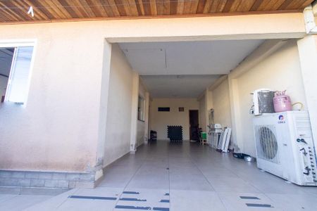 Garagem de casa à venda com 4 quartos, 115m² em Umbará, Curitiba