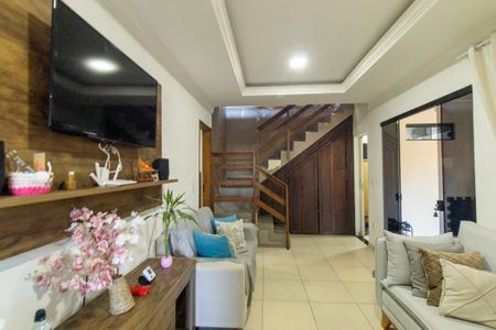 Casa à venda com 115m², 4 quartos e 2 vagas Casa à venda com 115m², 4 quartos e 2 vagasSala