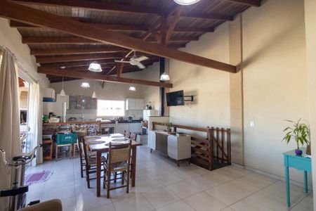 Casa à venda com 115m², 4 quartos e 2 vagas Casa à venda com 115m², 4 quartos e 2 vagasCozinha