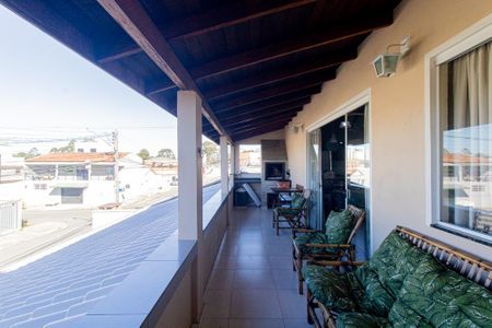 Casa à venda com 115m², 4 quartos e 2 vagas Casa à venda com 115m², 4 quartos e 2 vagasVaranda gourmet