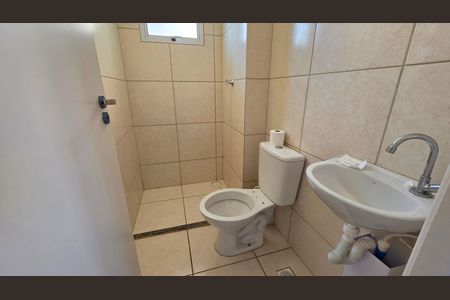 Banheiro social de apartamento à venda com 2 quartos, 41m² em Serra Dourada, Vespasiano