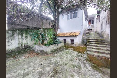Quintal de casa à venda com 3 quartos, 190m² em Jardim das Flores, São Paulo