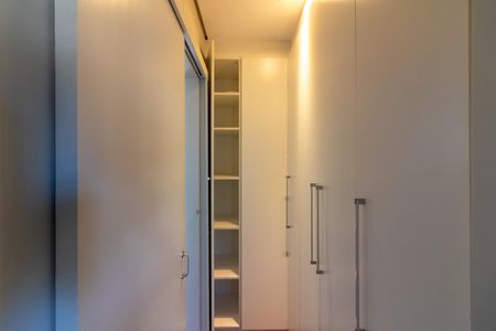 Apartamento à venda com 151m², 3 quartos e 3 vagas Apartamento à venda com 151m², 3 quartos e 3 vagasCloset da suíte 2