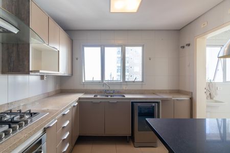 Apartamento à venda com 151m², 3 quartos e 3 vagas Apartamento à venda com 151m², 3 quartos e 3 vagasCozinha