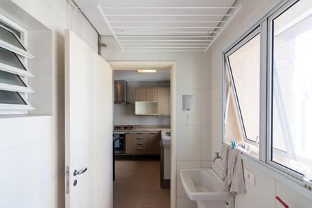 Apartamento à venda com 151m², 3 quartos e 3 vagas Apartamento à venda com 151m², 3 quartos e 3 vagasÁrea de Serviço