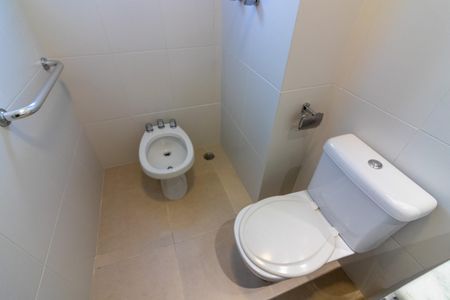 Apartamento à venda com 151m², 3 quartos e 3 vagas Apartamento à venda com 151m², 3 quartos e 3 vagasBanheiro da Suíte 1