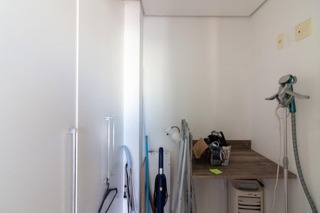 Apartamento à venda com 151m², 3 quartos e 3 vagas Apartamento à venda com 151m², 3 quartos e 3 vagasQuarto de Serviço