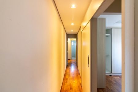 Apartamento à venda com 151m², 3 quartos e 3 vagas Apartamento à venda com 151m², 3 quartos e 3 vagasCorredor