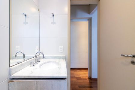 Apartamento à venda com 151m², 3 quartos e 3 vagas Apartamento à venda com 151m², 3 quartos e 3 vagasBanheiro da Suíte 1