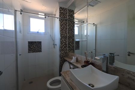 Banheiro de apartamento à venda com 2 quartos, 52m² em Vila Carrão, São Paulo