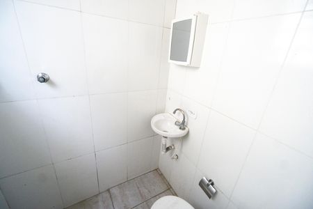 Banheiro da suíte de casa de condomínio à venda com 2 quartos, 178m² em Vila Carrão, São Paulo