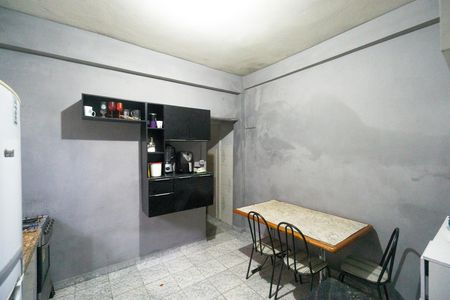 Cozinha de casa de condomínio à venda com 2 quartos, 178m² em Vila Carrão, São Paulo