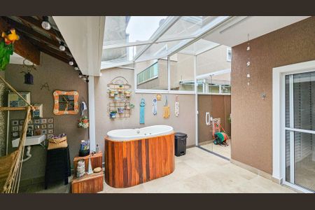 Casa à venda com 232m², 4 quartos e 4 vagas Casa à venda com 232m², 4 quartos e 4 vagasQuintal