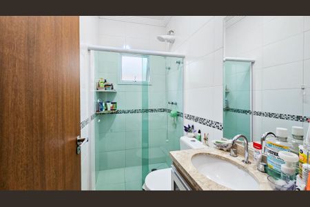 Casa à venda com 232m², 4 quartos e 4 vagas Casa à venda com 232m², 4 quartos e 4 vagasBanheiro da Suíte 2