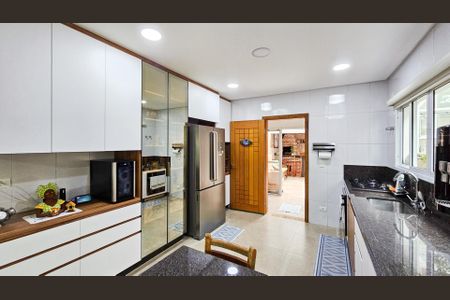 Casa à venda com 232m², 4 quartos e 4 vagas Casa à venda com 232m², 4 quartos e 4 vagasCozinha