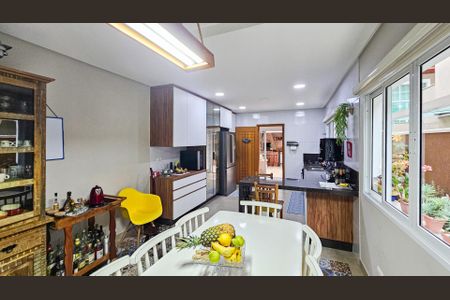 Casa à venda com 232m², 4 quartos e 4 vagas Casa à venda com 232m², 4 quartos e 4 vagasCozinha