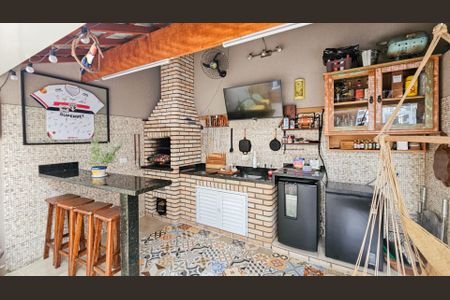 Quintal de casa à venda com 4 quartos, 232m² em Umuarama, Osasco