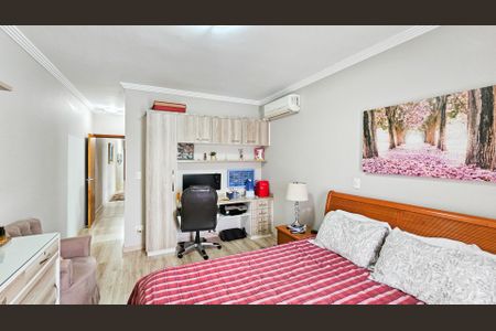 Casa à venda com 232m², 4 quartos e 4 vagas Casa à venda com 232m², 4 quartos e 4 vagasSuíte 3