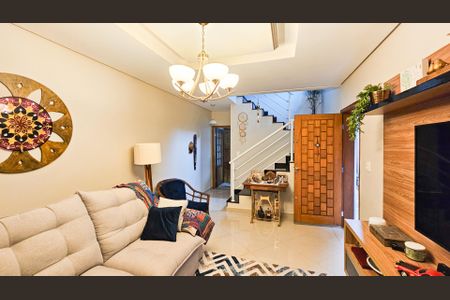 Casa à venda com 232m², 4 quartos e 4 vagas Casa à venda com 232m², 4 quartos e 4 vagasSala