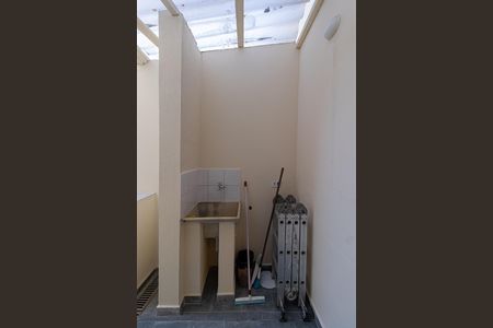 Área de Serviço de casa para alugar com 2 quartos, 100m² em Vila Clara, São Paulo