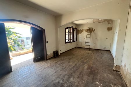 Casa à venda com 4 quartos, 300m² em Tauá, Rio de Janeiro