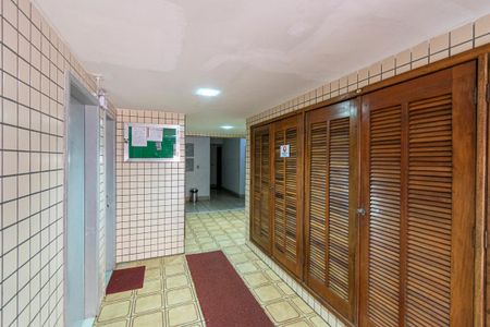 Área comum - Hall da entrada de apartamento para alugar com 1 quarto, 55m² em Colégio, Rio de Janeiro