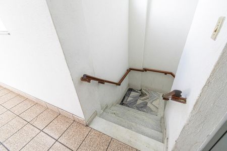 Área comum - Escadas de apartamento para alugar com 1 quarto, 55m² em Colégio, Rio de Janeiro