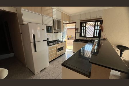Cozinha de casa para alugar com 2 quartos, 60m² em Residencial Sao Francisco, São José dos Campos